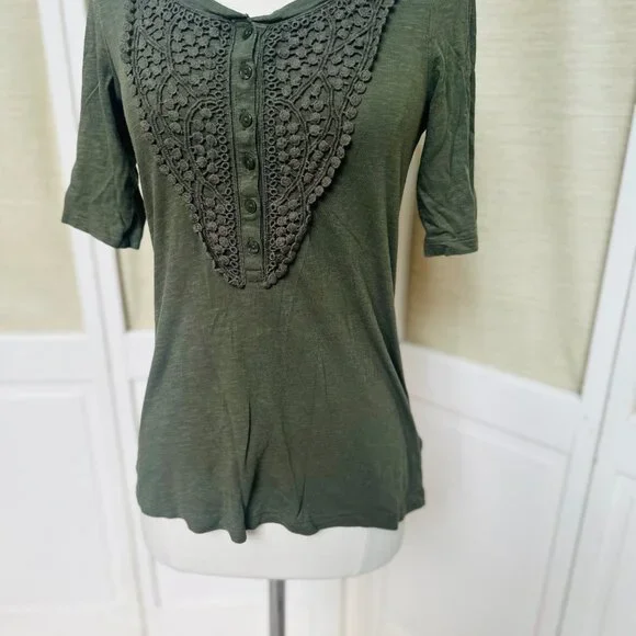 Old Navy Army Green Top Lace Front Short Sleeved Top V-Neck Buttons Boho Top - Picture 3 of 5